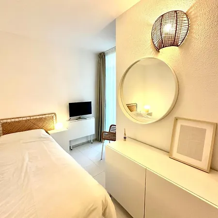 Lovely With View Of The Mediterranean Apartment